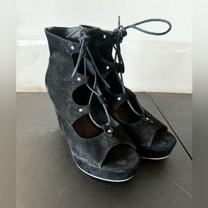 Black suede platform women’s shoes / j/slides brand / size 9 / worn once